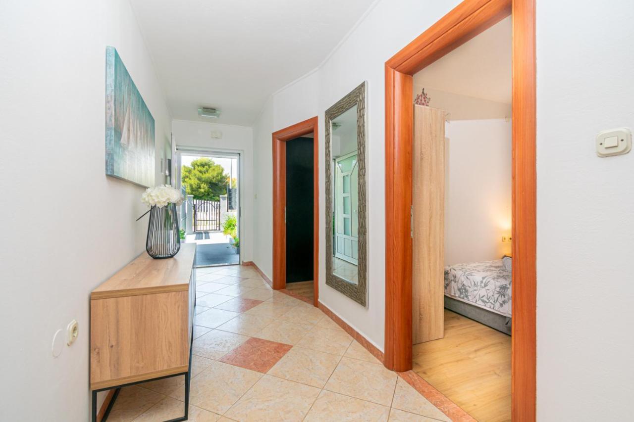 Modern Apartment With Private Pool บาร์บินเย ภายนอก รูปภาพ