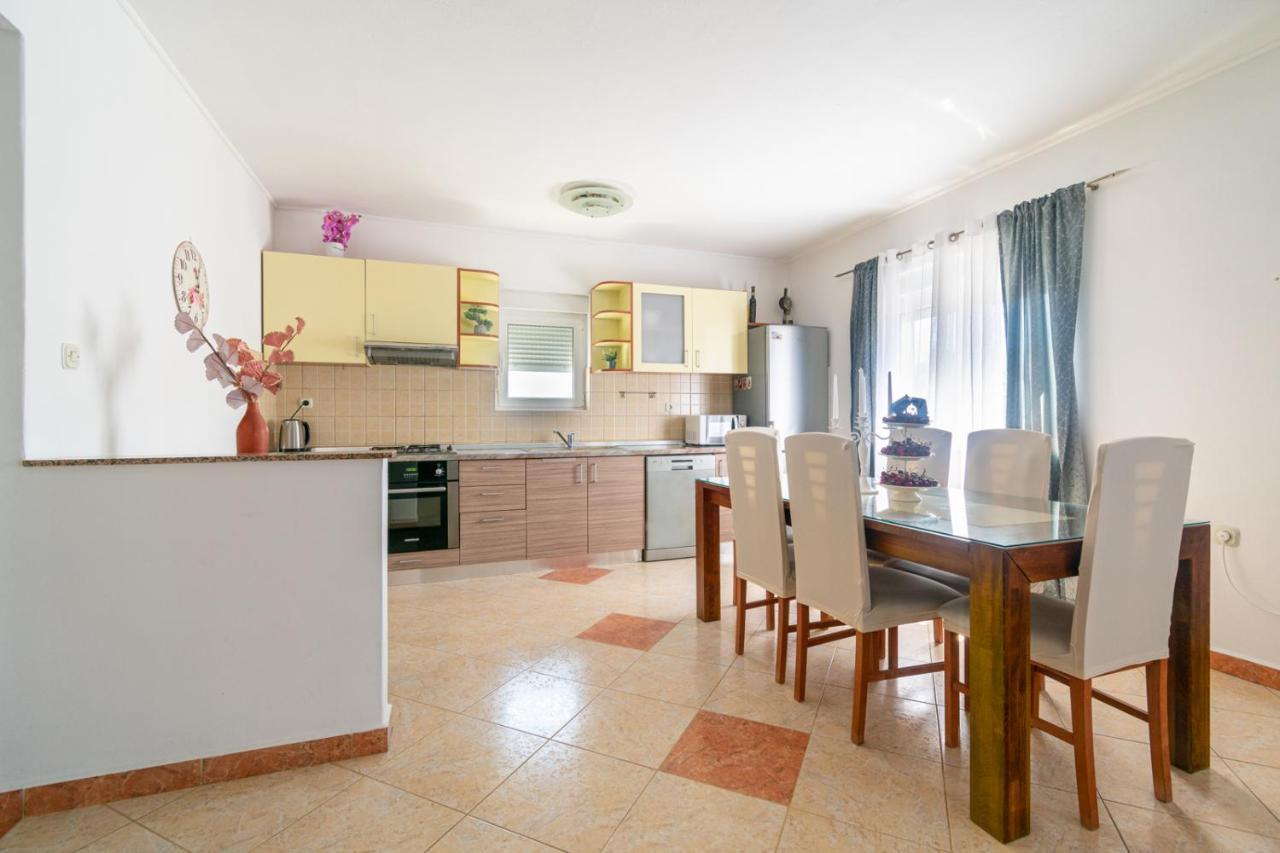 Modern Apartment With Private Pool บาร์บินเย ภายนอก รูปภาพ