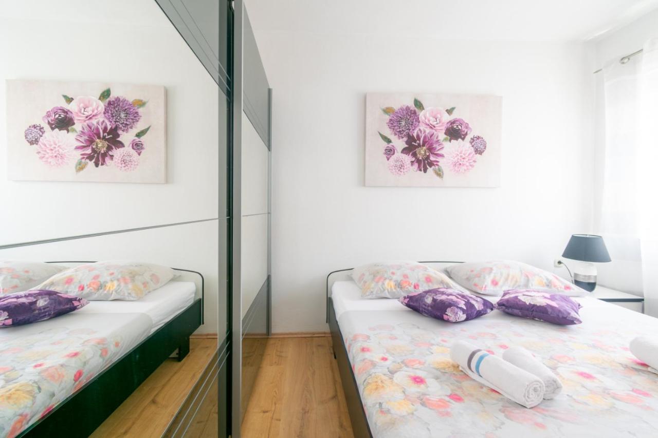 Modern Apartment With Private Pool บาร์บินเย ภายนอก รูปภาพ