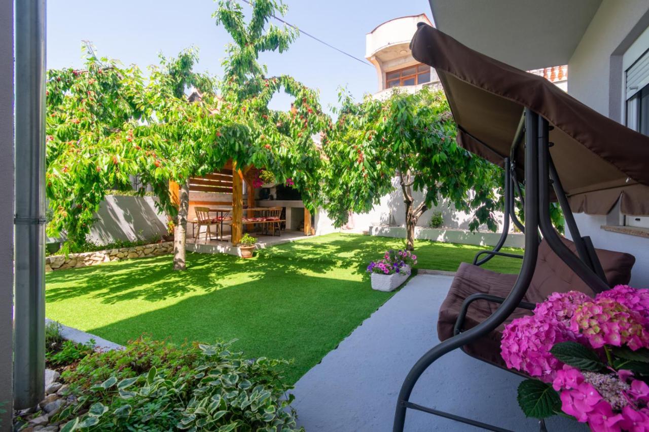 Modern Apartment With Private Pool บาร์บินเย ภายนอก รูปภาพ