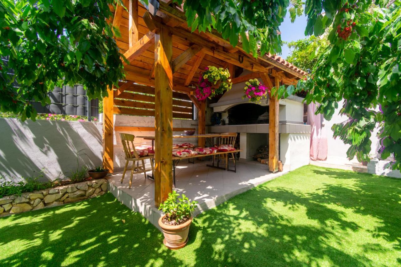 Modern Apartment With Private Pool บาร์บินเย ภายนอก รูปภาพ